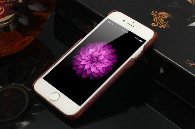For iPhone SE 5G (2022), SE (2020) / 8 / 7 Case, Dark Brown Crocodile Pattern Genuine Leather Protective Shell